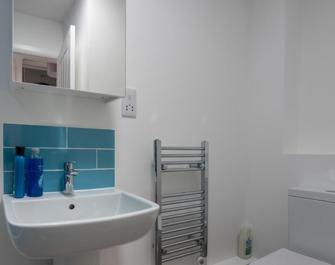 Riverside Apartment With Views And Parking Kingsbridge  Luaran gambar